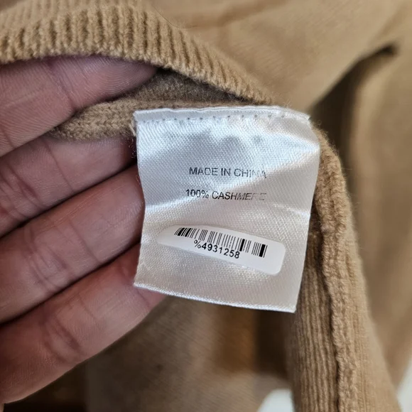 Quince Cashmere Old Money Minimalist Vneck Knit Sweater - Picture 4 of 7